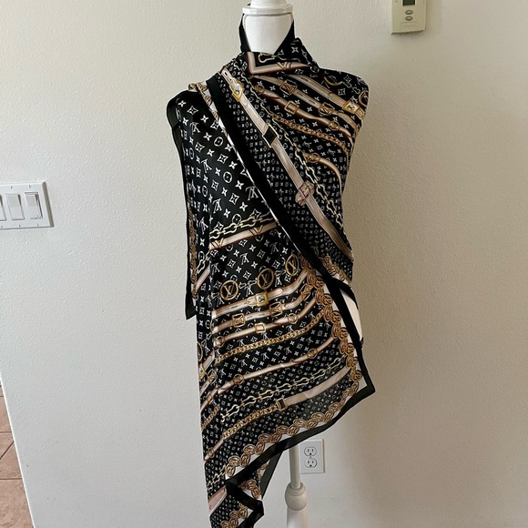 100% silk Black and White Monogram Wrap - Picture 11 of 14
